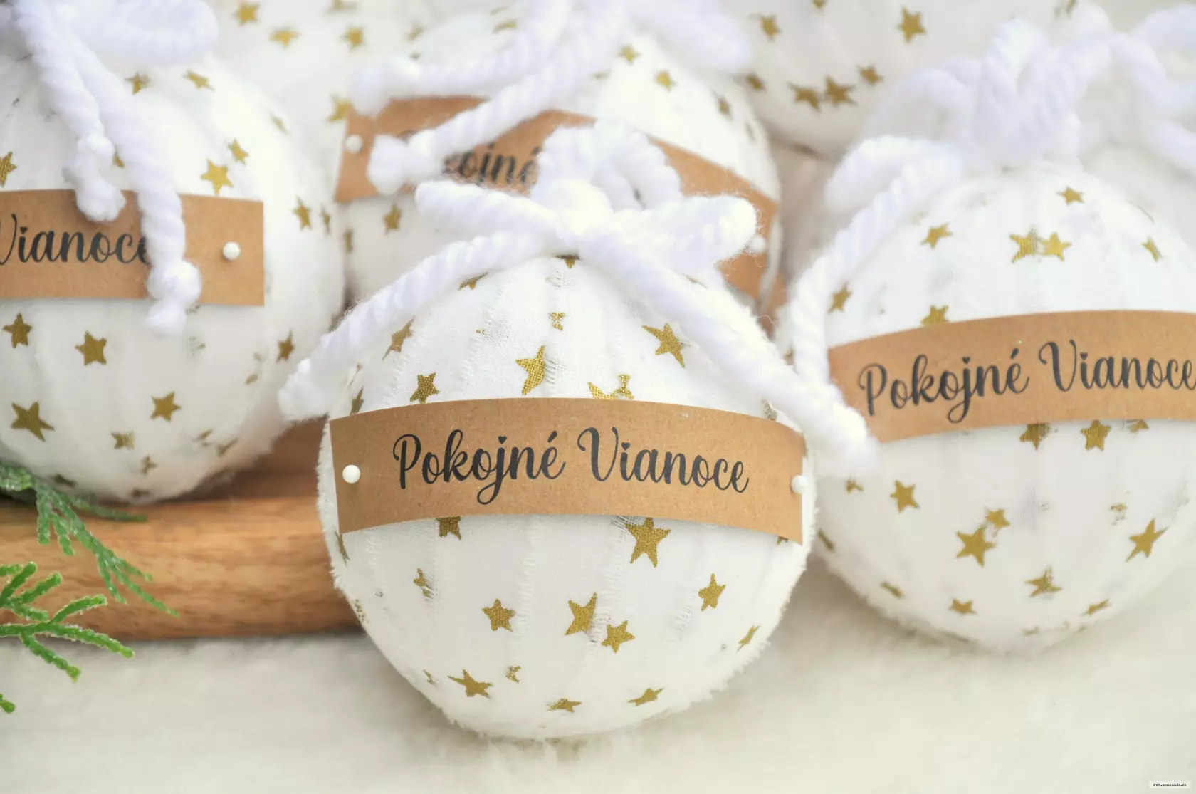 Bielo-zlatá sada bombulí, v darčekovej krabičke 2