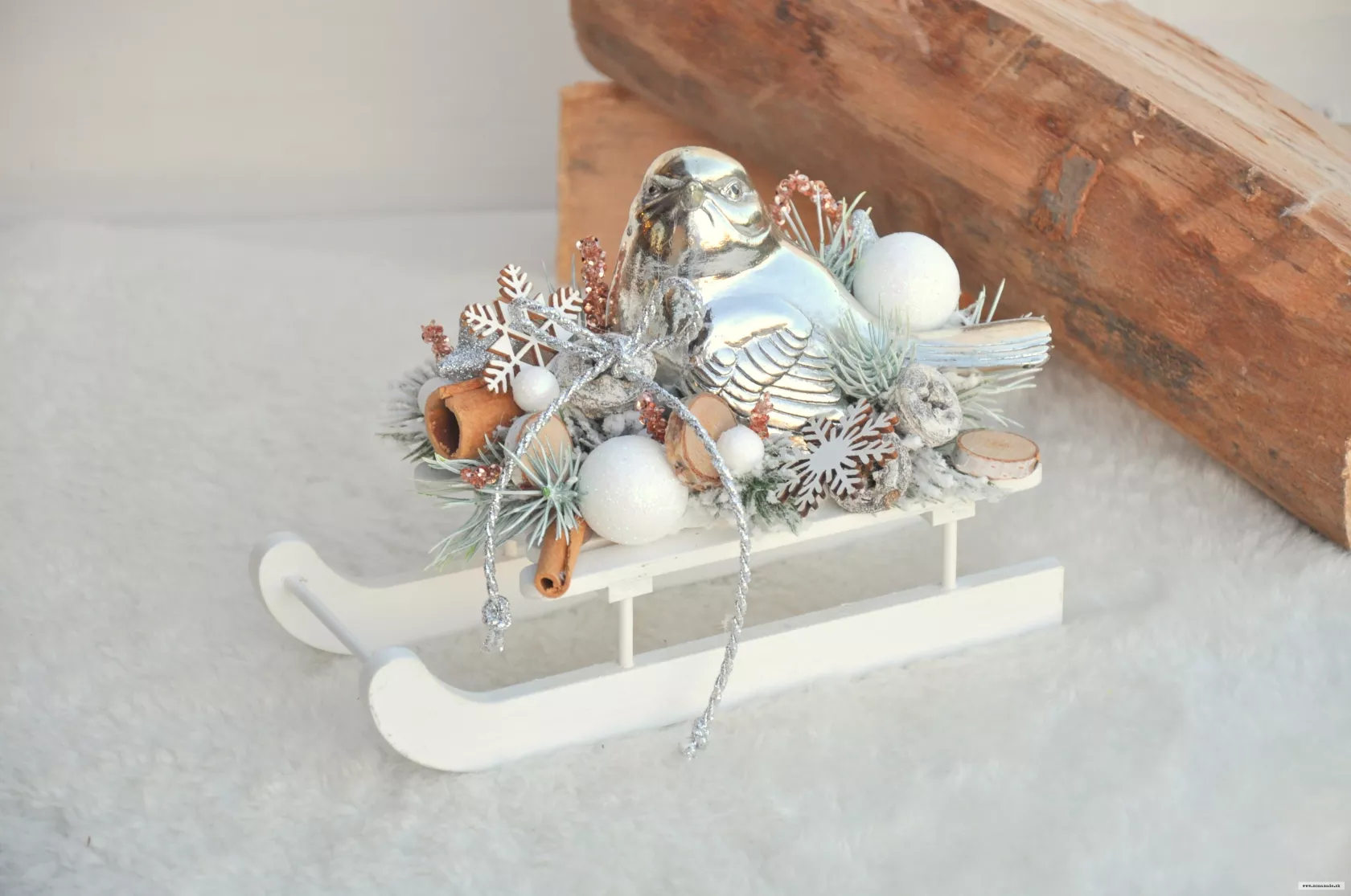 sane so strieborným vtáčikom