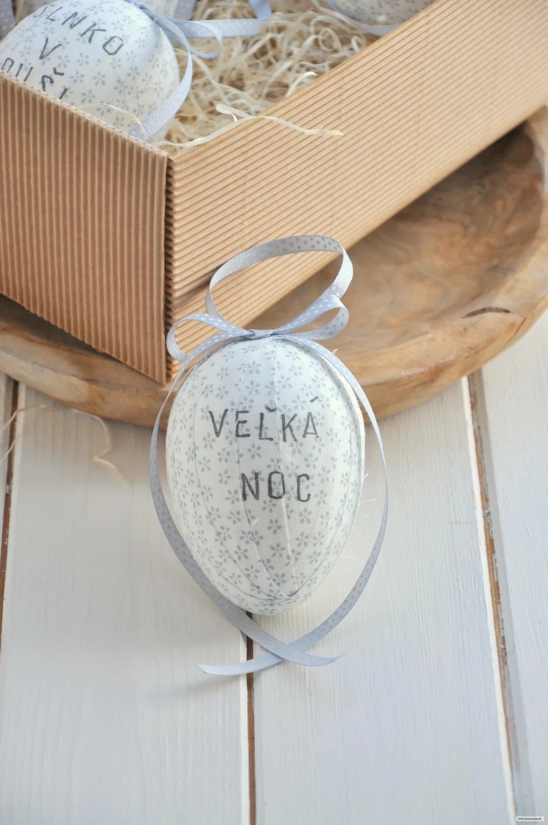 Sada 5 vajíčok v krabici, bielo-šedé 3