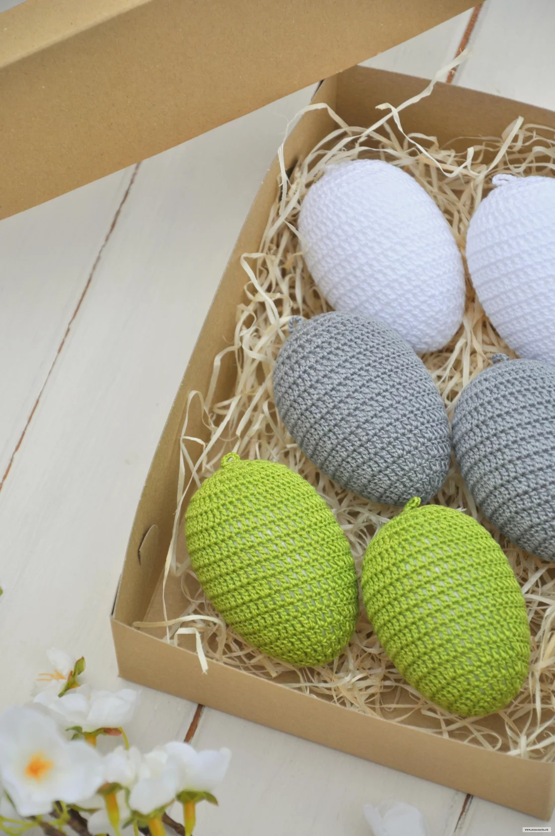 Sada háčkovaných vajíčok, biele, šedé, zelené 2