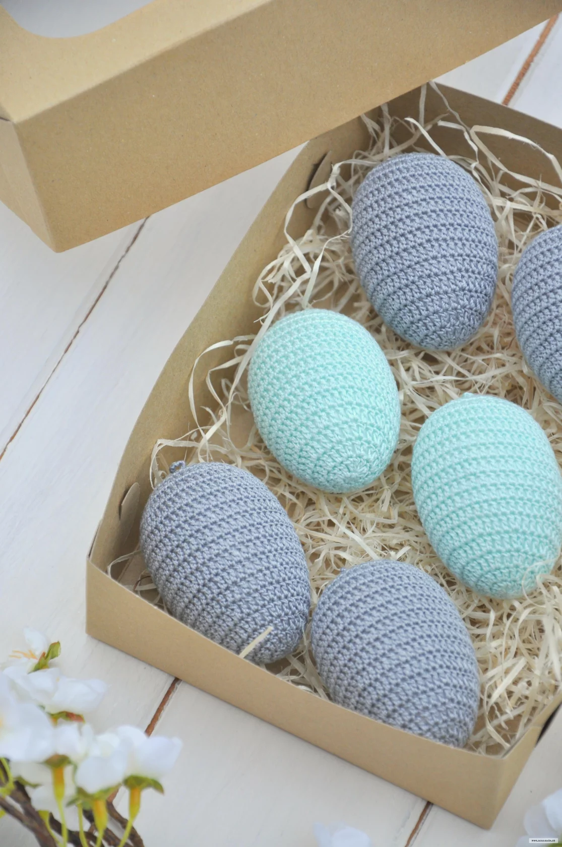 Sada veľkonočných vajíčok v krabičke, mentolové, šedé 2