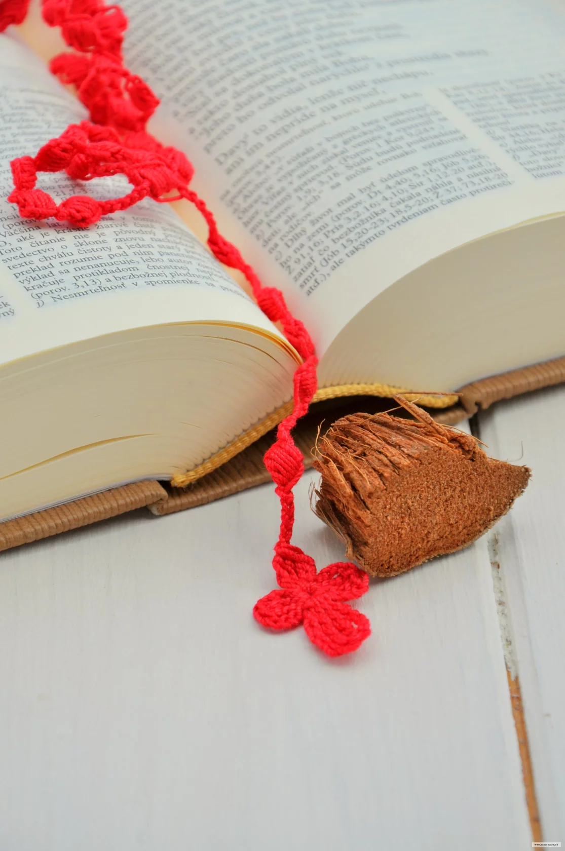 Háčkovaný ruženček, červený 2