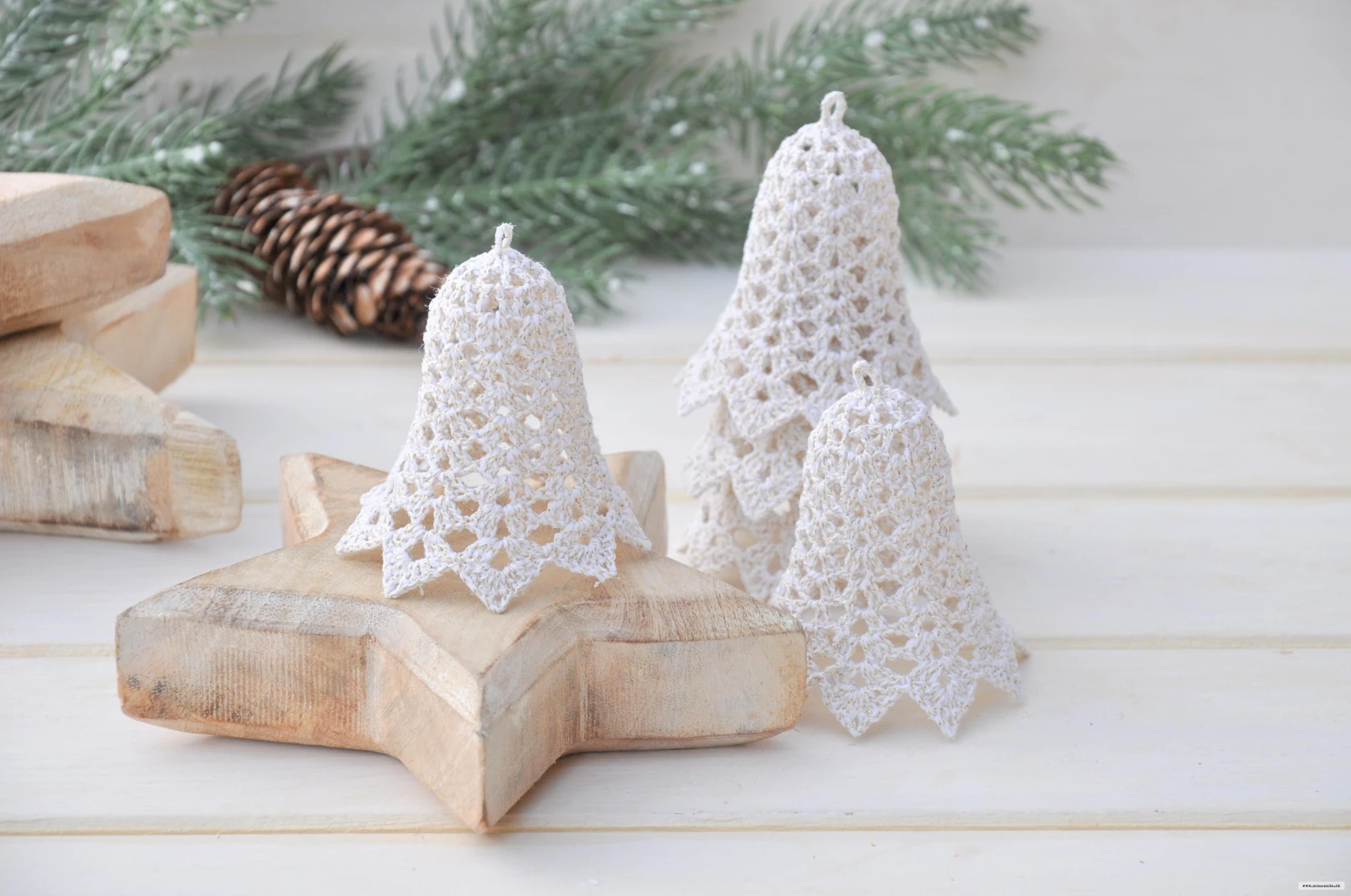 Háčkovaný zvonček, smotanovo-zlatý