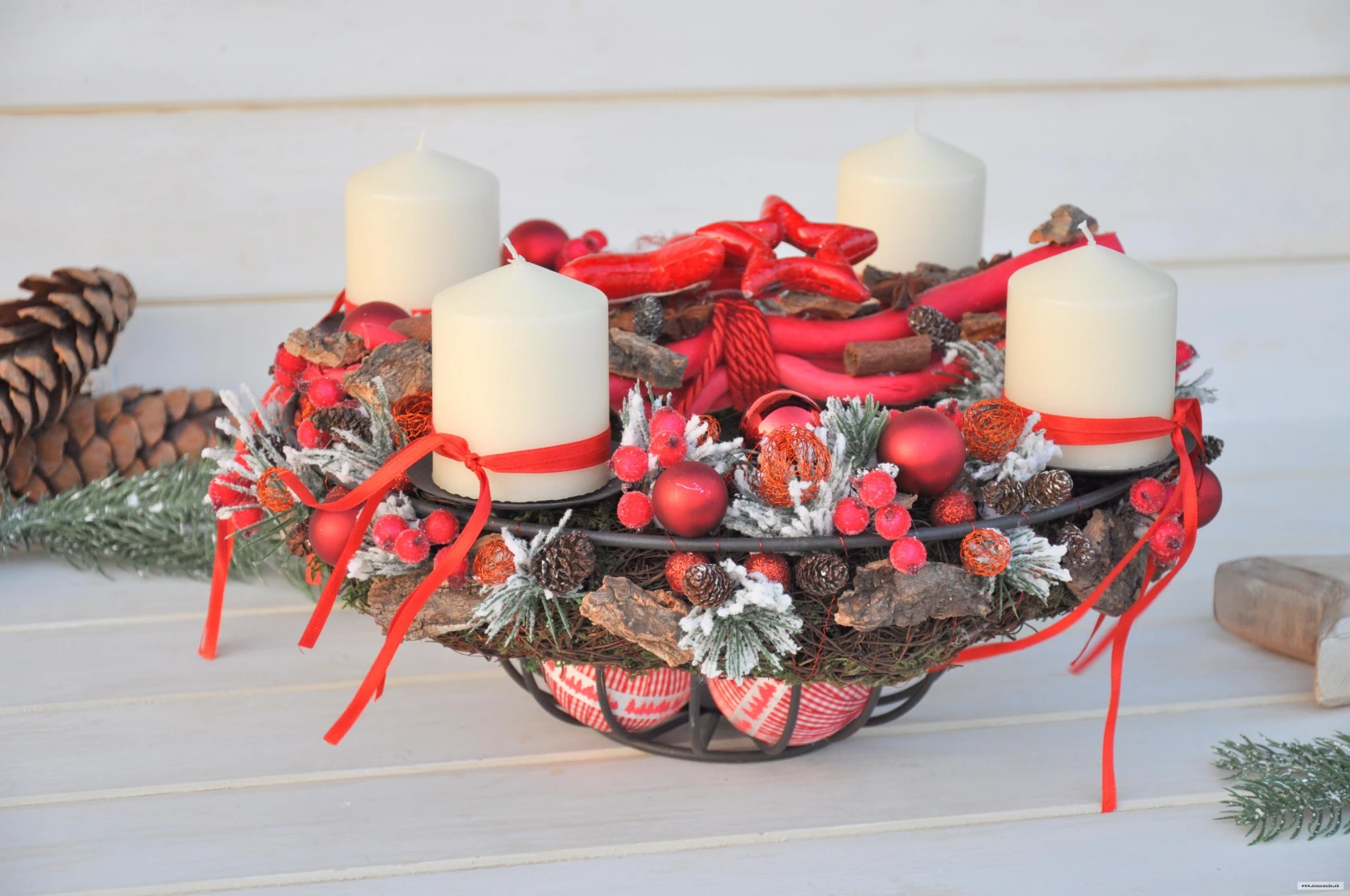 Dekoračný adventný podnos so 4 sviečkami, červený 2