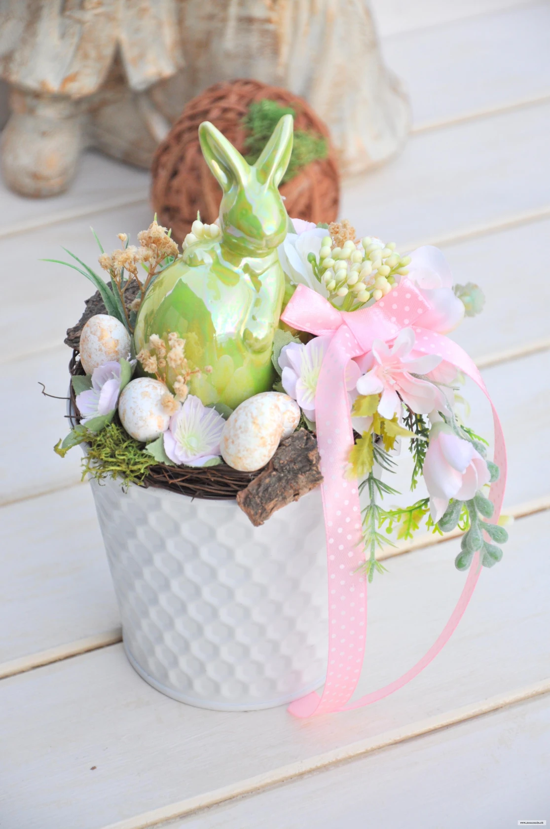 jarná dekorácia so zeleným zajkom 2