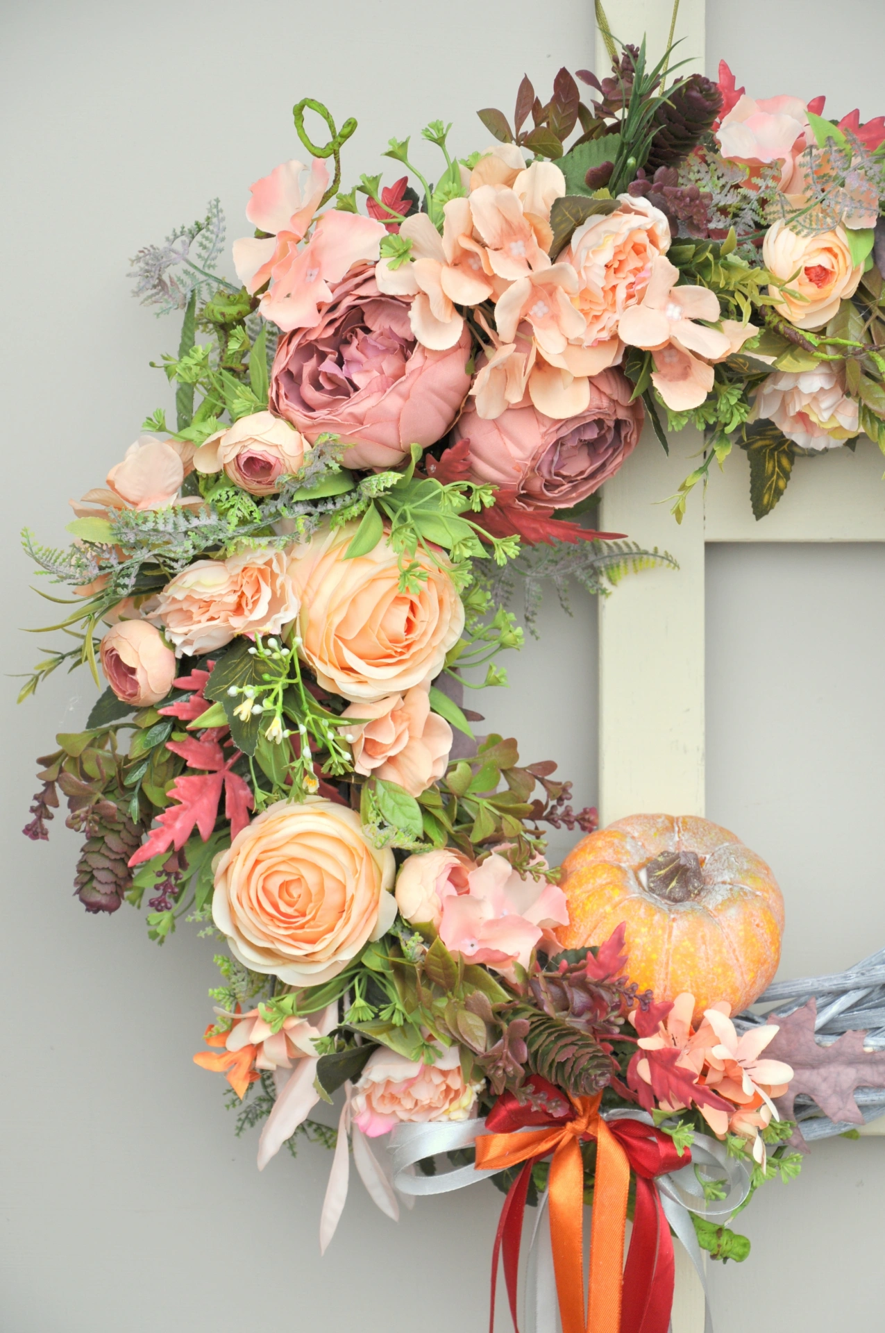 jesenný veniec v jesenných odtieňoch oranžovej a bordovej 2