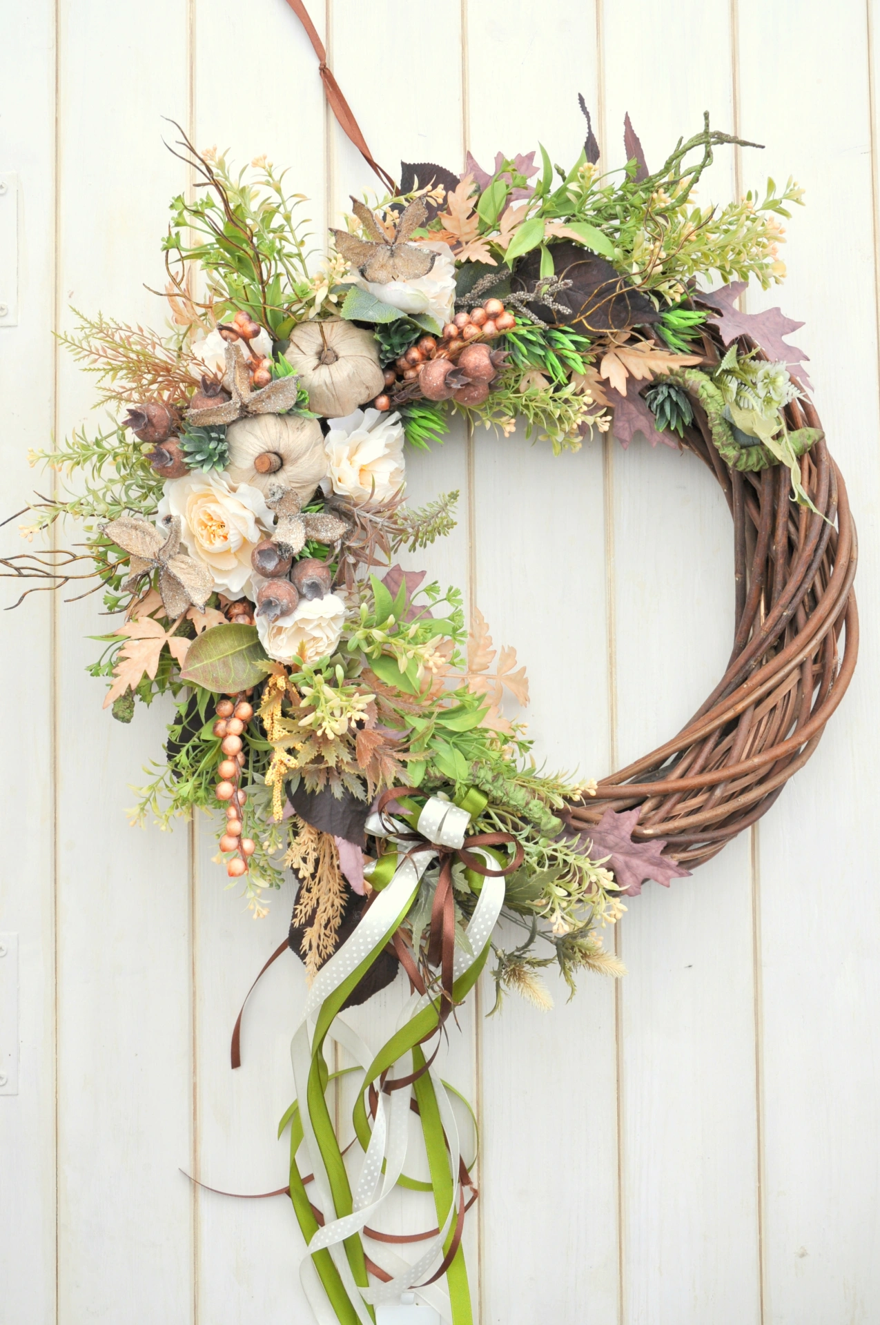 Jesenný veniec zemitých farieb s tekvičkami 3