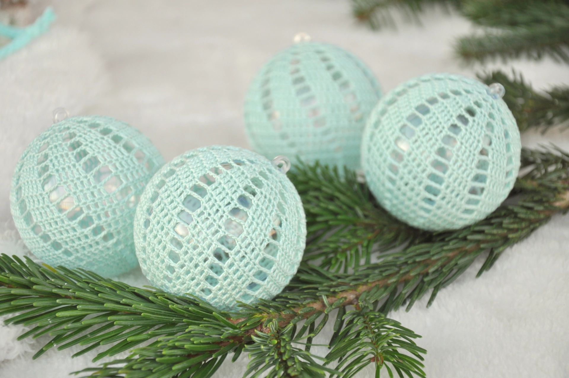 Mentolové háčkované gule, sada 4kusov, v darčekovej krabičke 2
