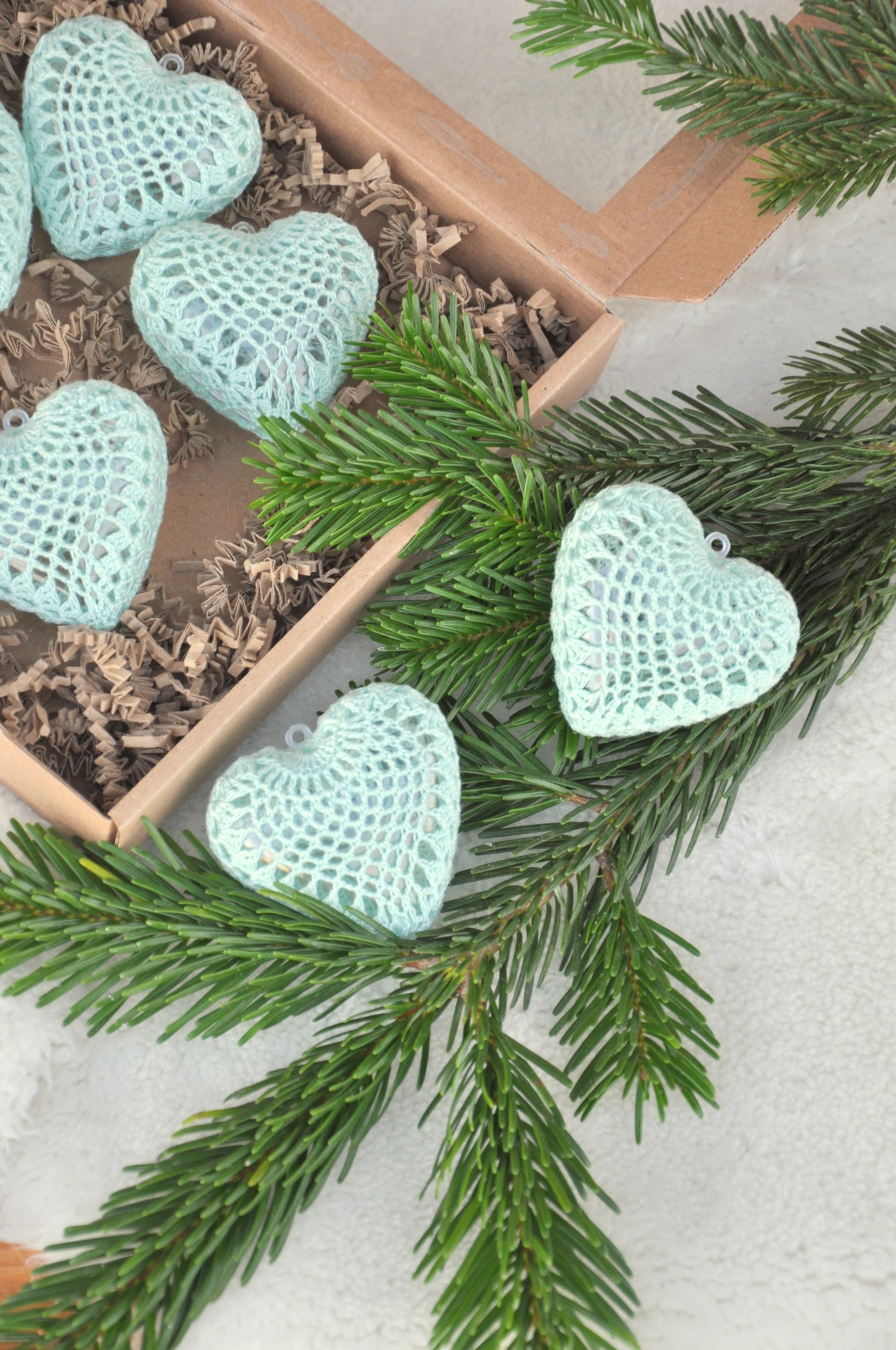 Mentolové háčkované srdcia, sada 6kusov, v darčekovej krabičke 4