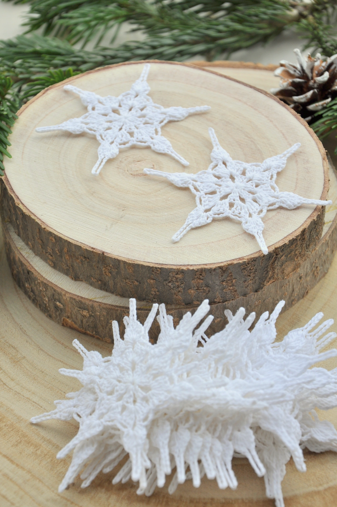 Biela háčkovaná vločka, priemer cca 9cm 3