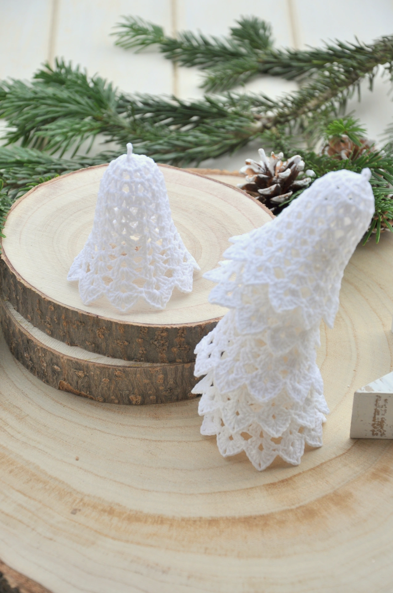 Háčkovaný zvonček, biely 2