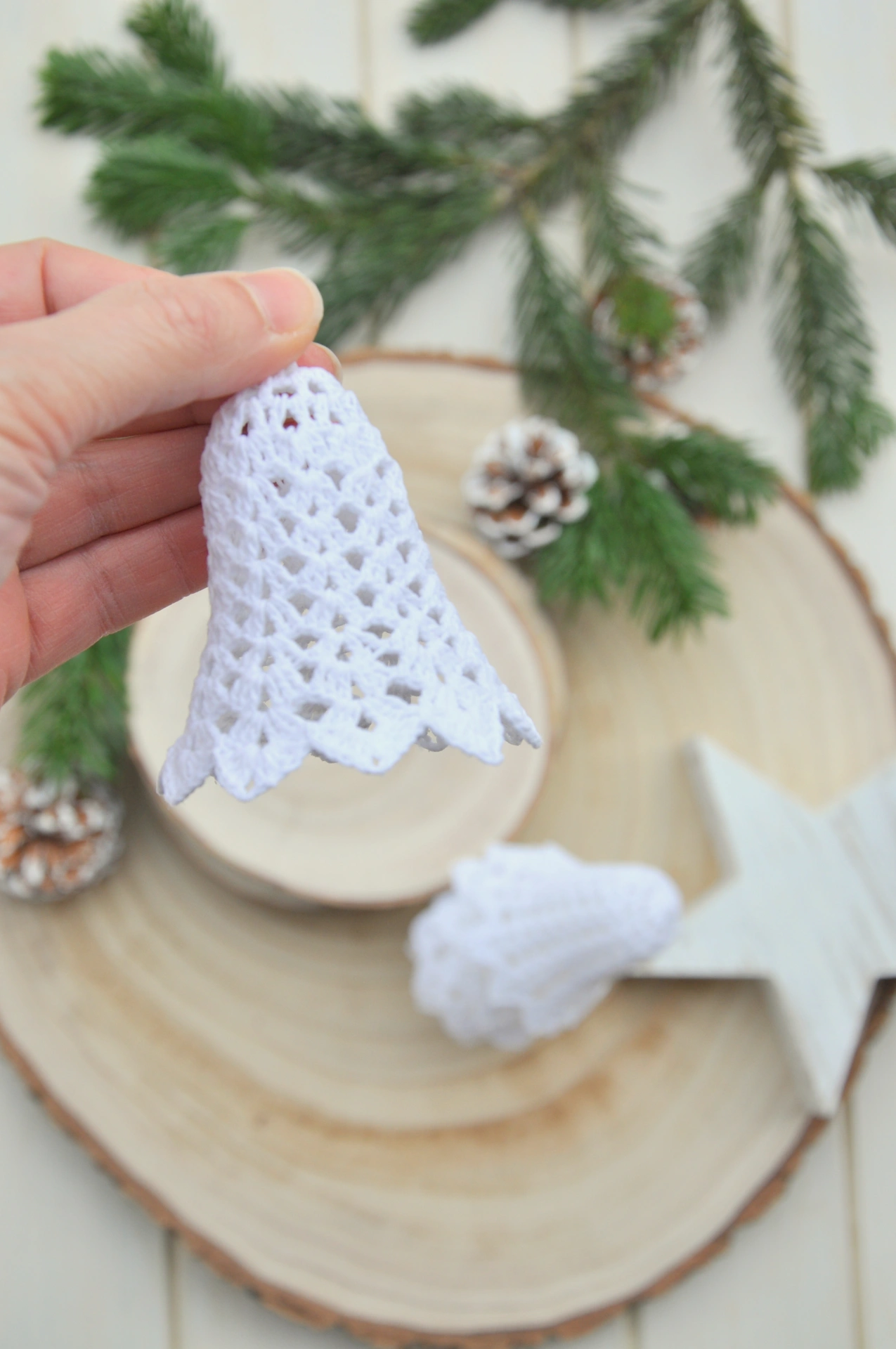 Háčkovaný zvonček, biely 3