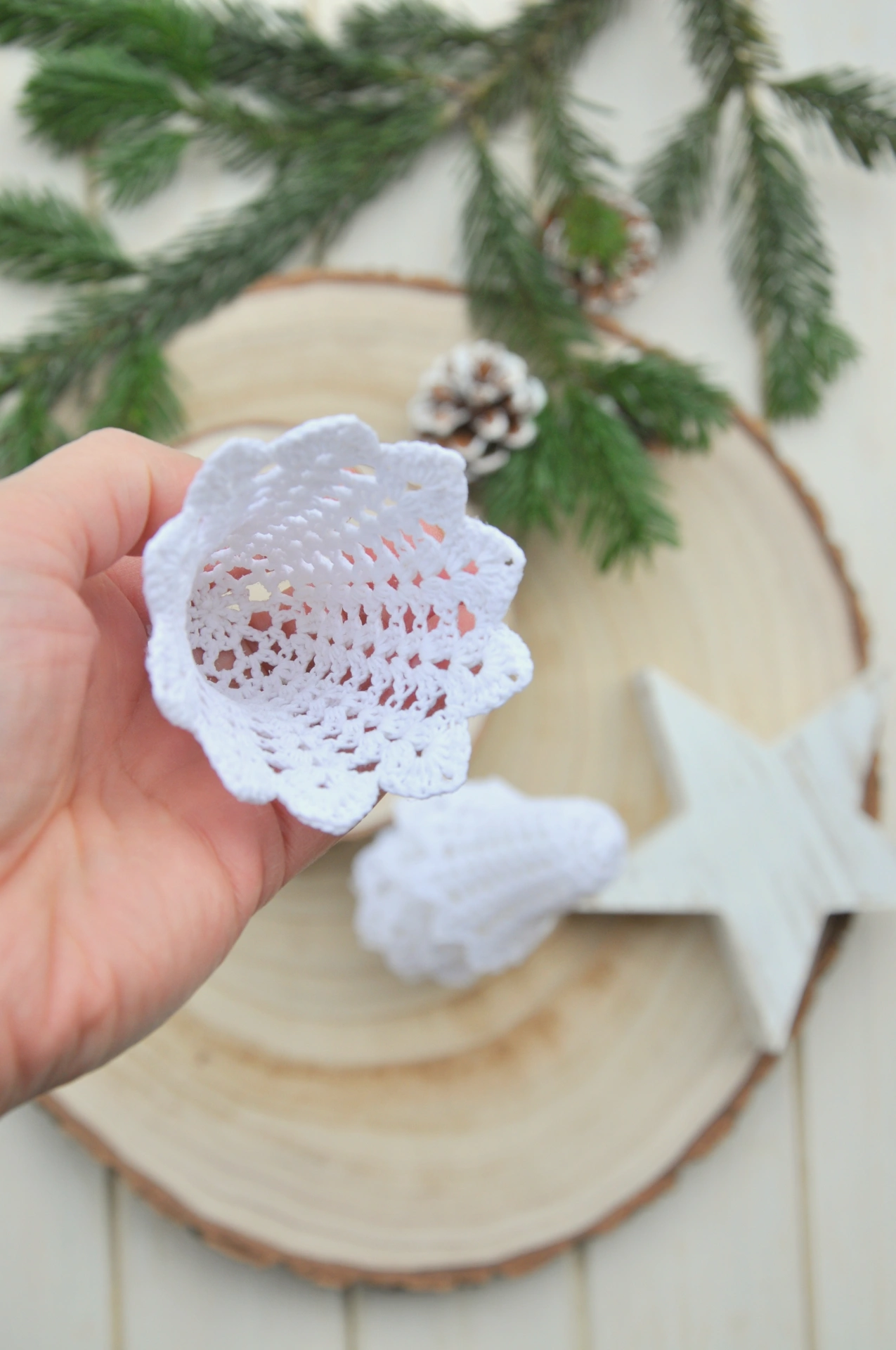 Háčkovaný zvonček, biely 4