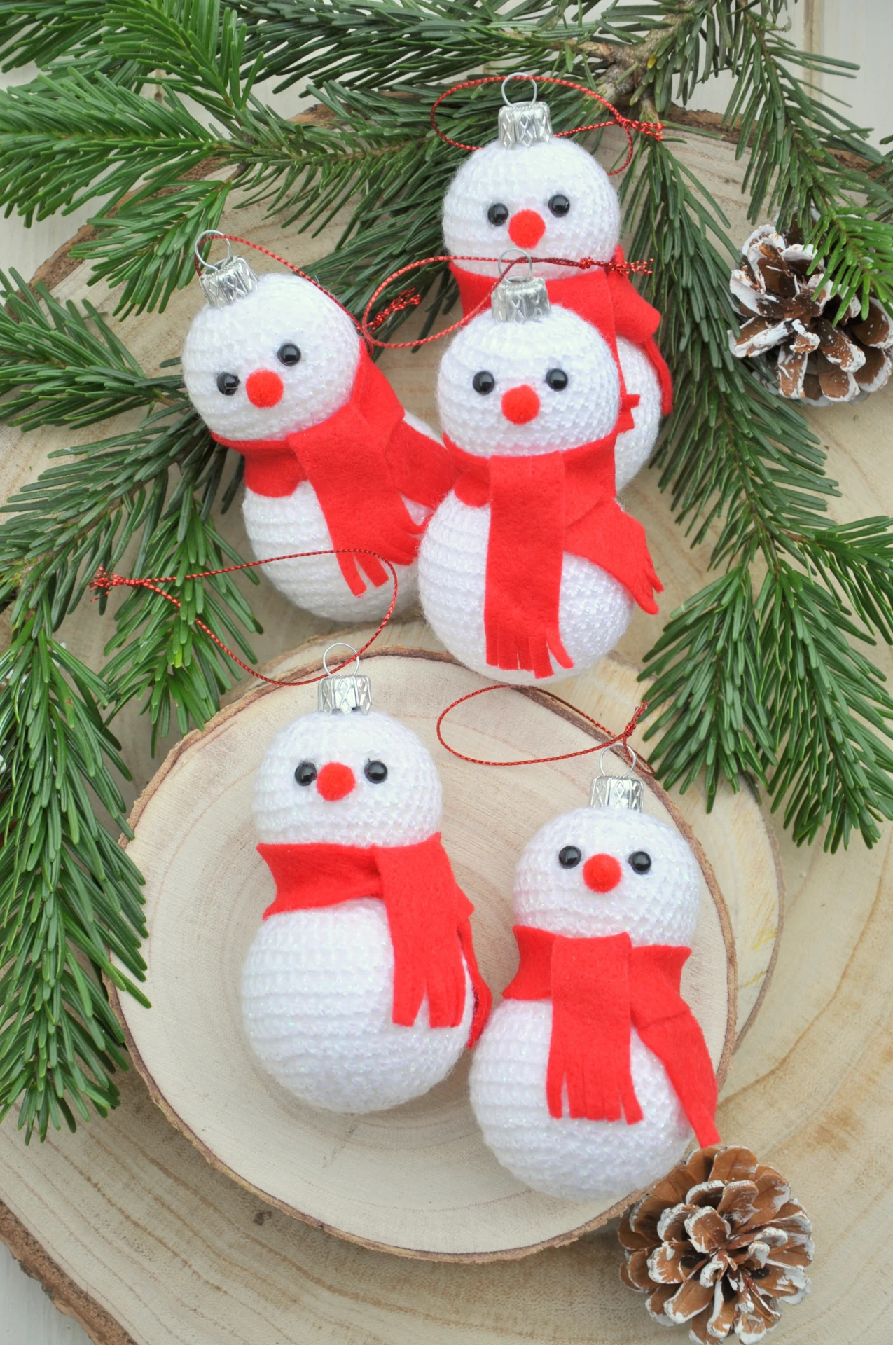 háčkovaný snehuliak, červený 2