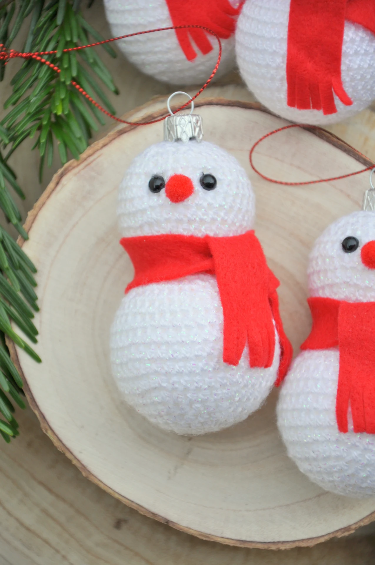 háčkovaný snehuliak, červený 3