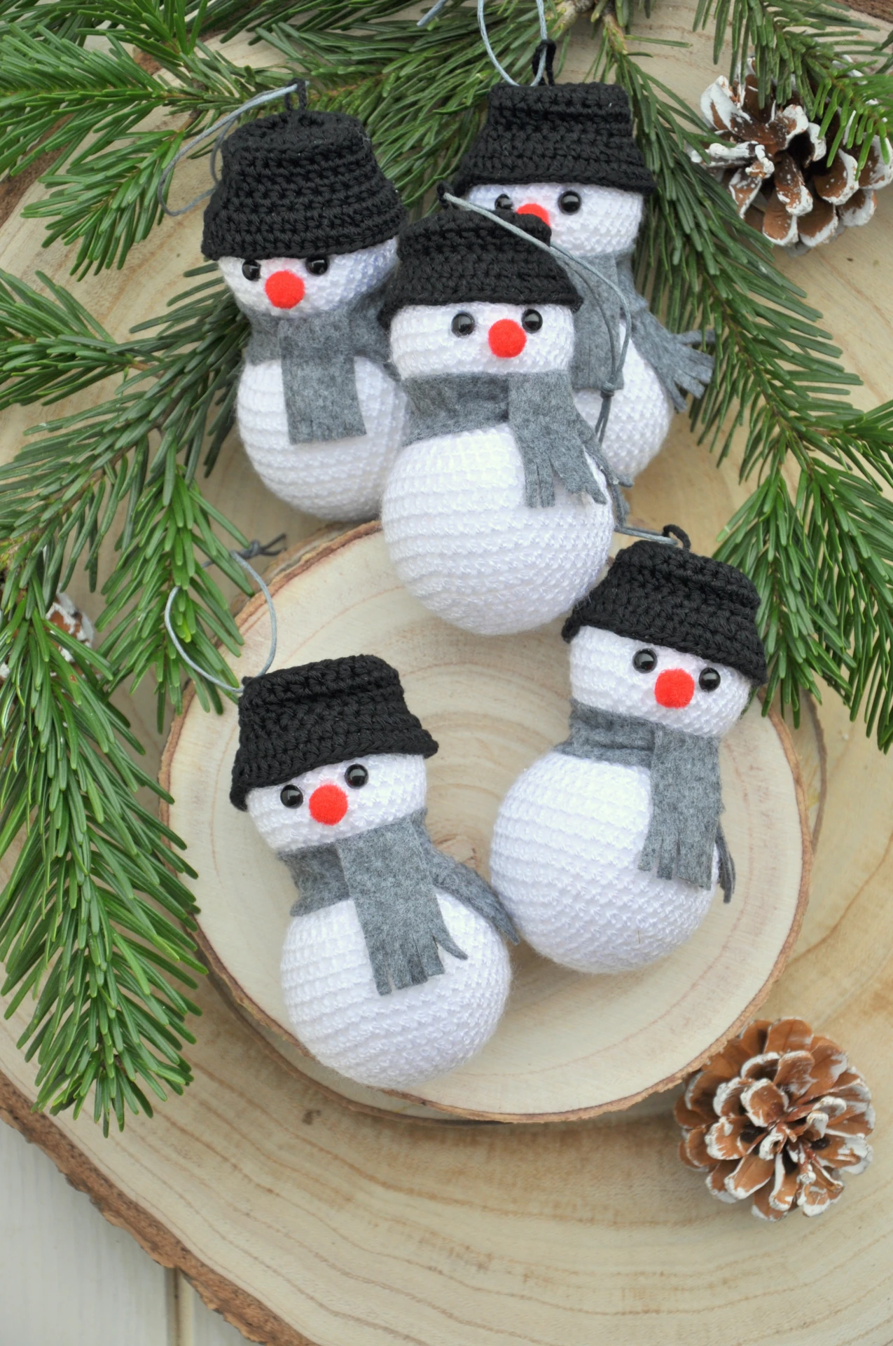 háčkovaný snehuliak s červeným nosom 2