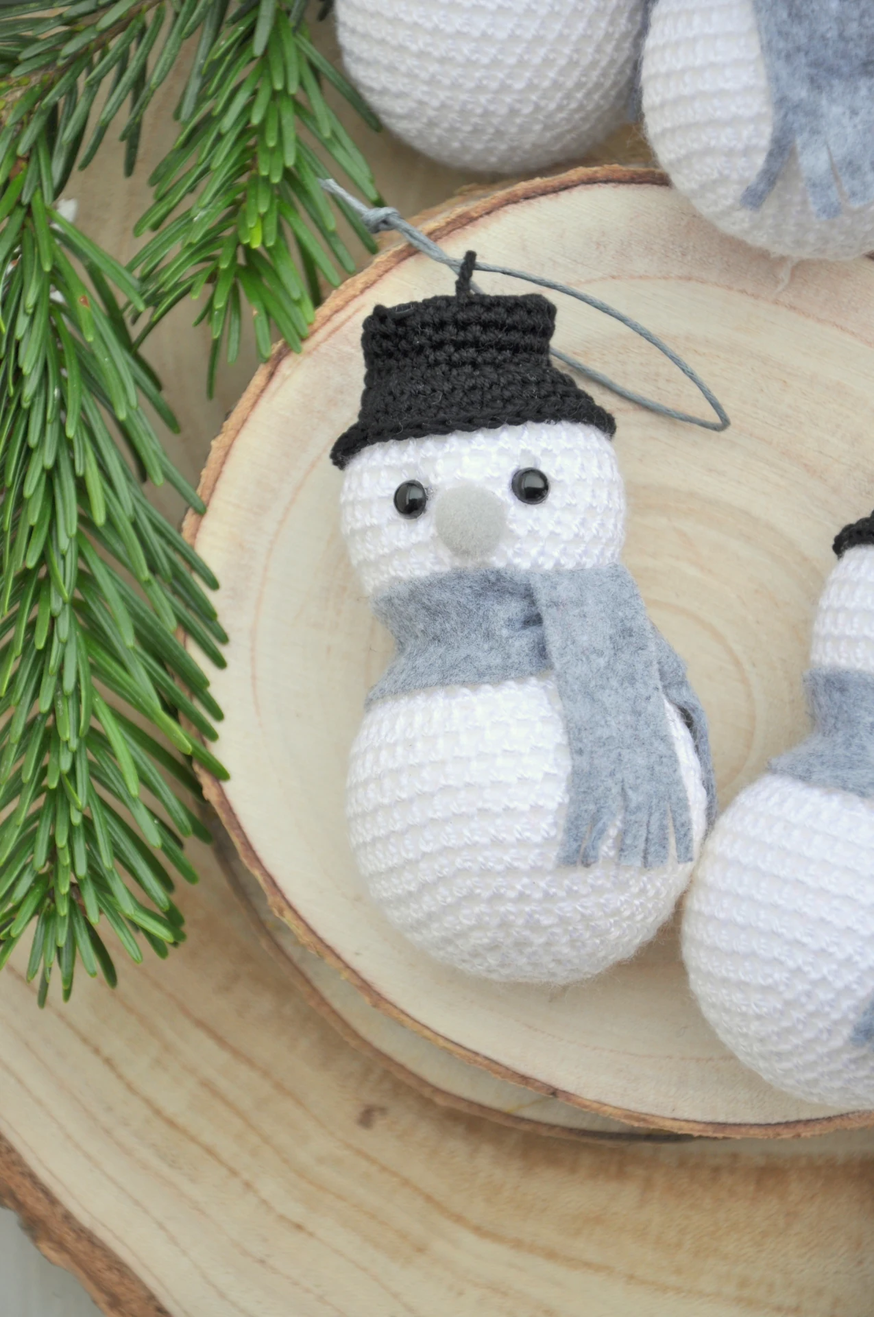 háčkovaný snehuliak, šedý 3