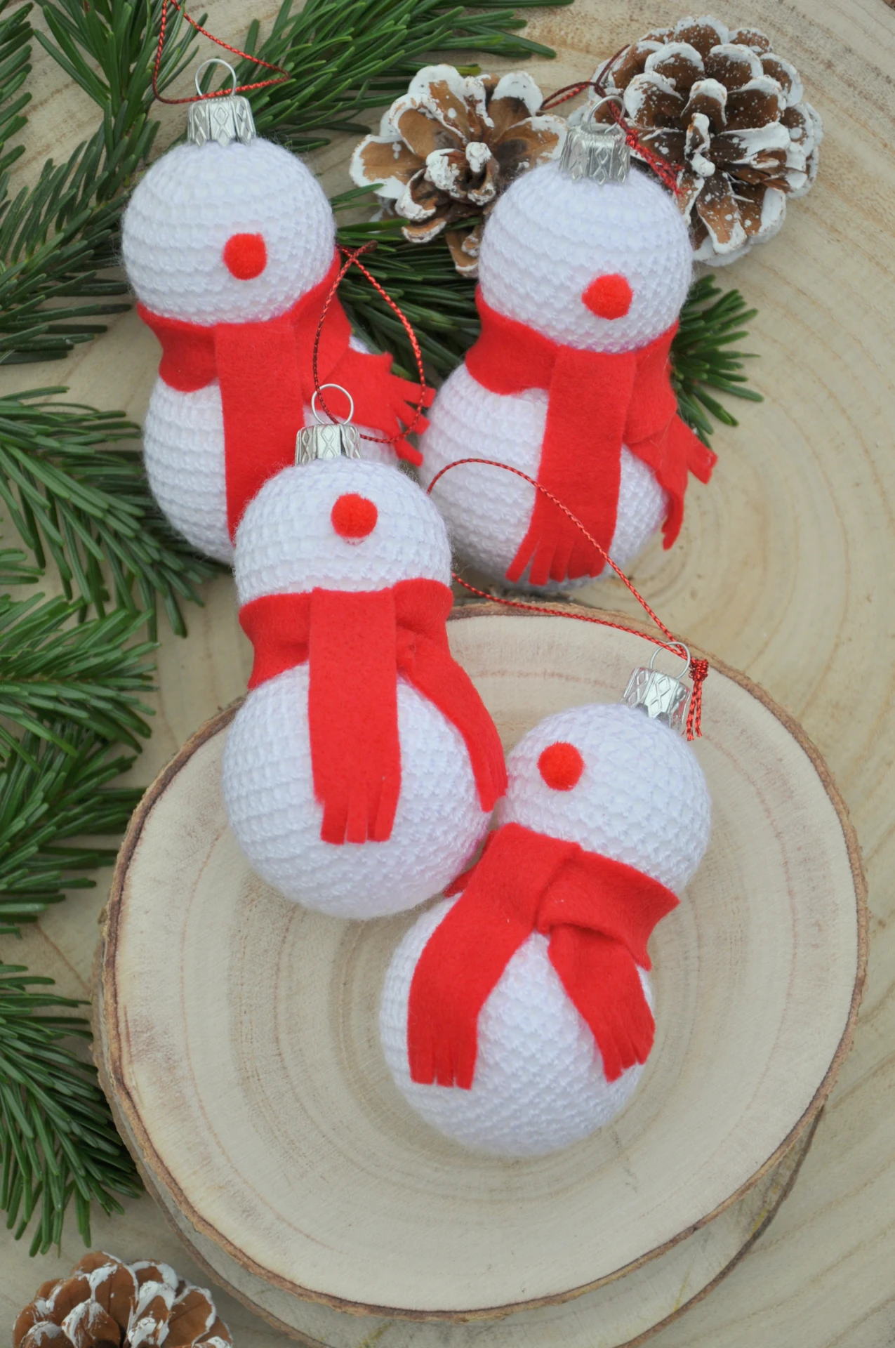 háčkovaný snehuliak s červeným nosom 2