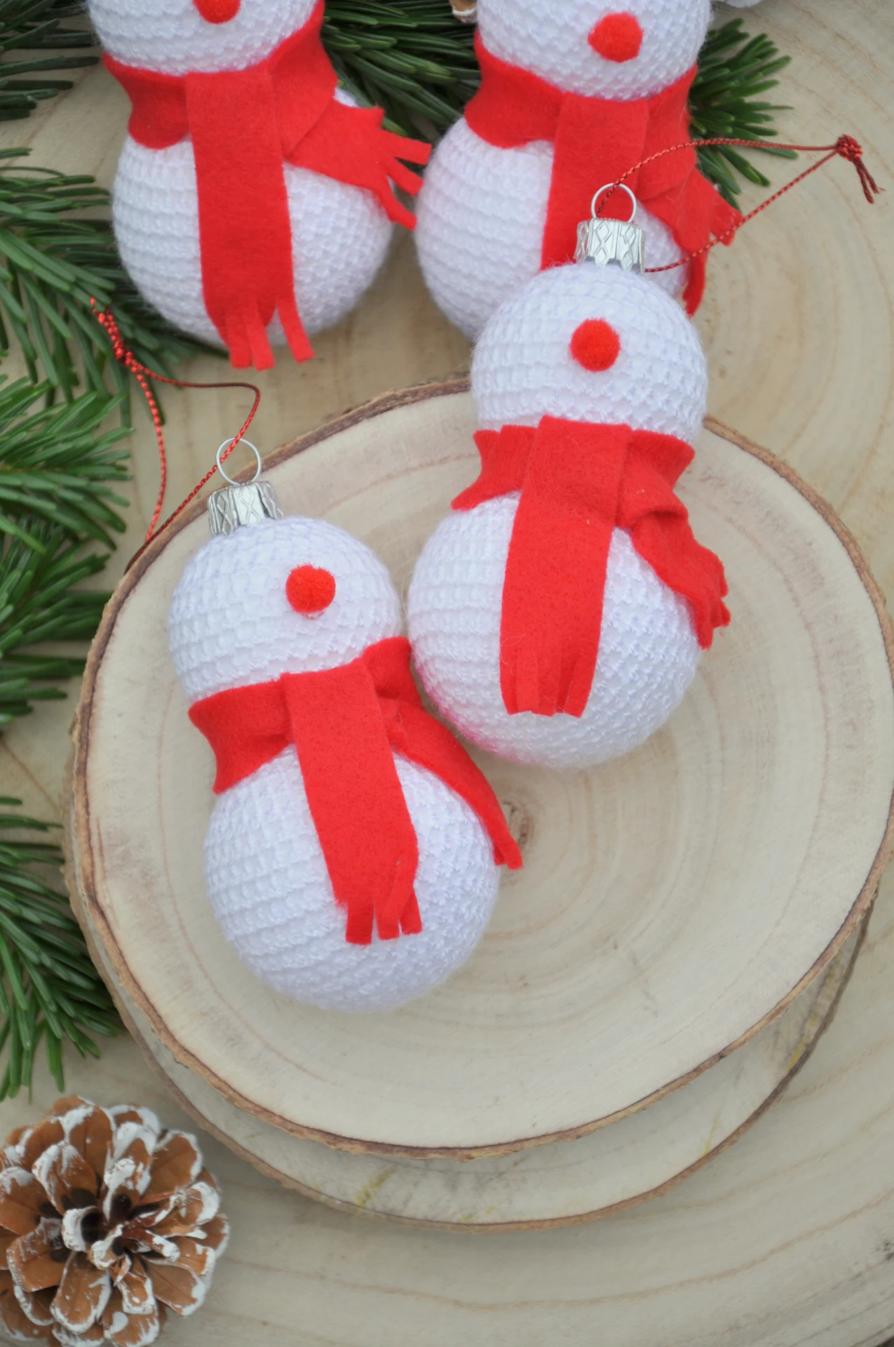 háčkovaný snehuliak s červeným nosom 3