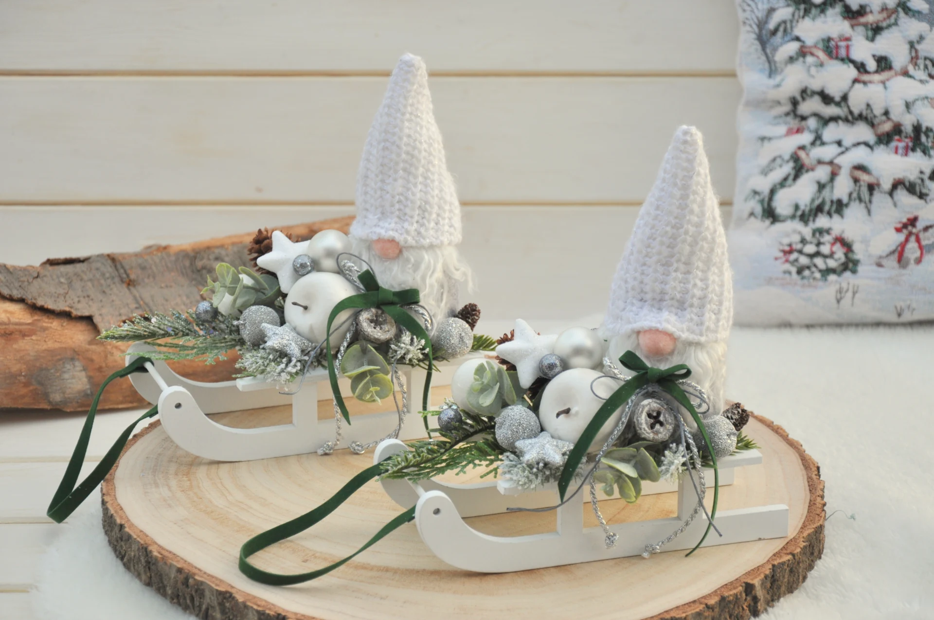 zimné dekoračné sane s trpaslíkom, dozelena 2