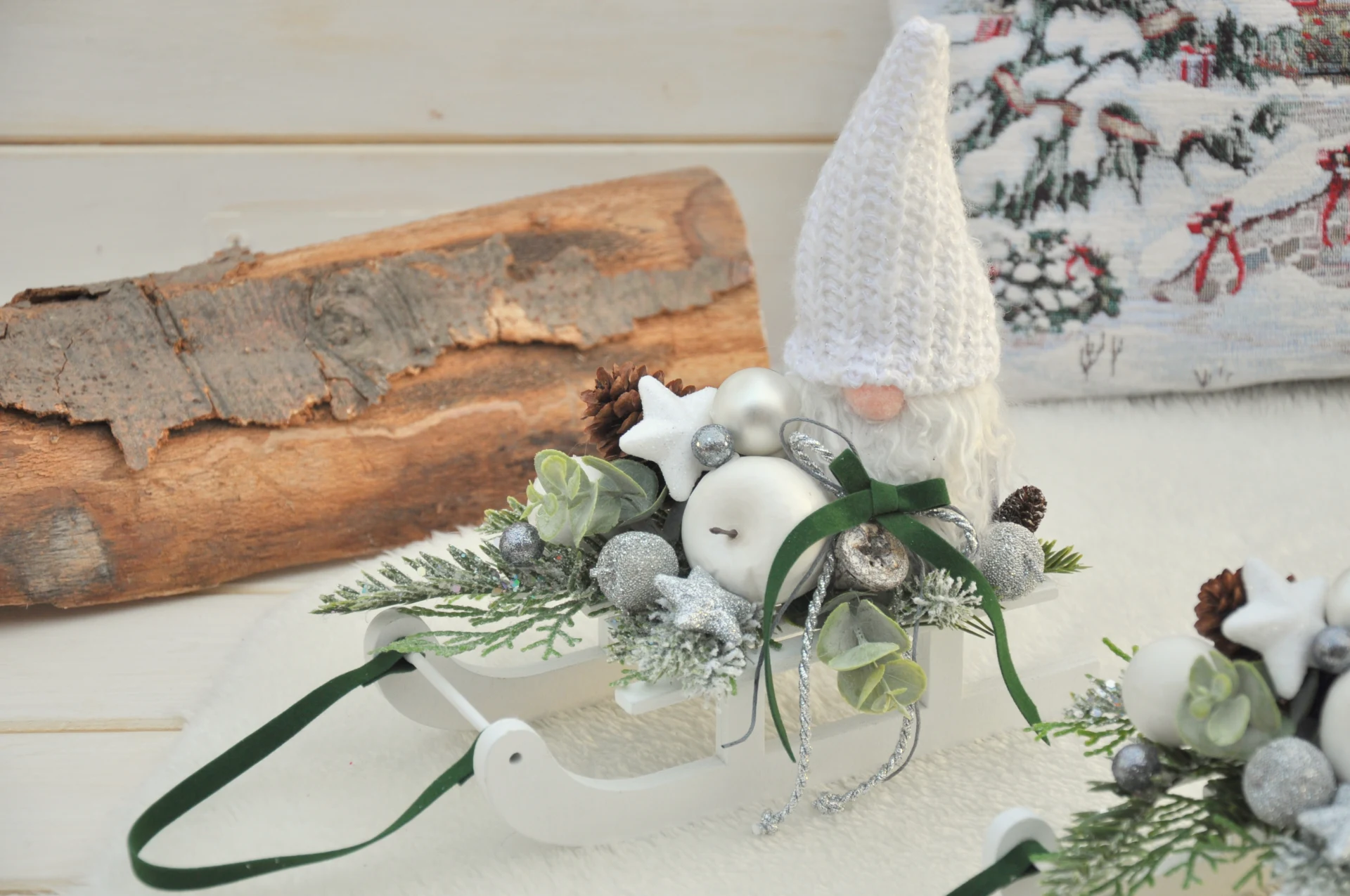 zimné dekoračné sane s trpaslíkom, dozelena 3