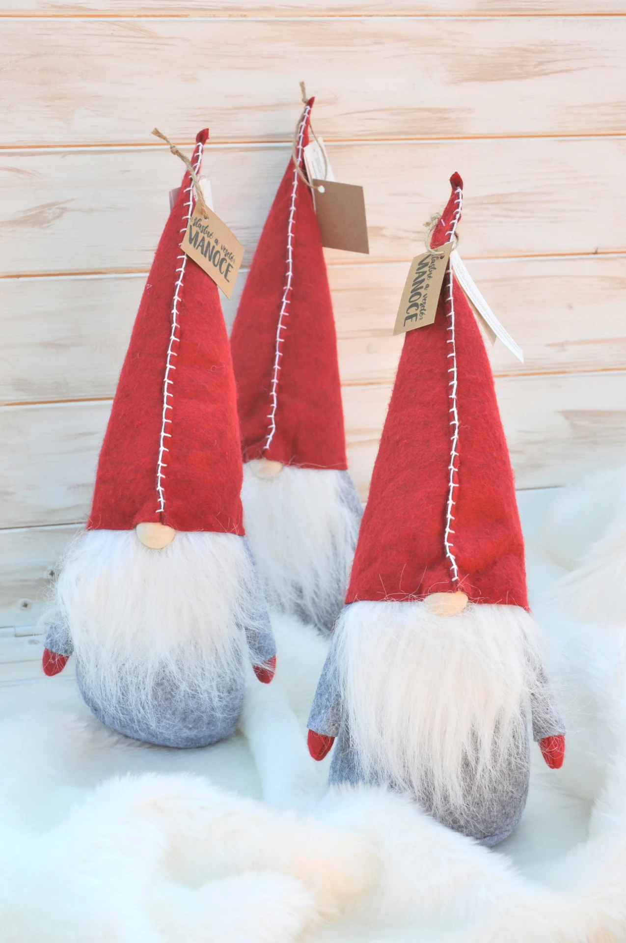 Filcová postavička, zimný škriatok, červeno-šedý, výška 38cm 2