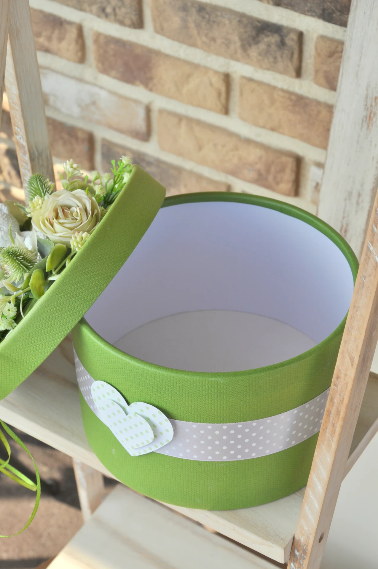 darčekový box s kvetinovým vrchnákom, priemer 22cm 2