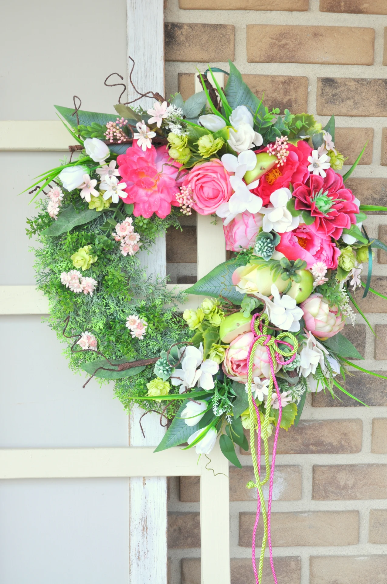 kvetinový veniec s jabĺčkami