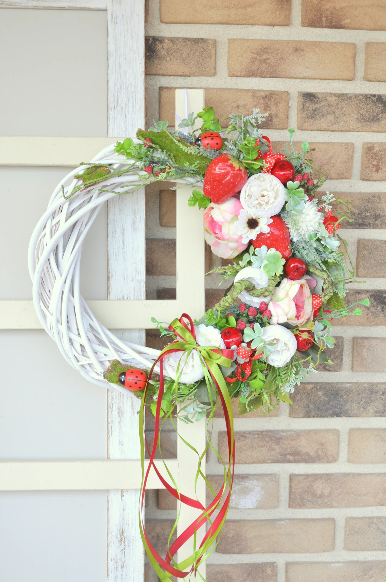 Veniec s jahodami a jabĺčkami