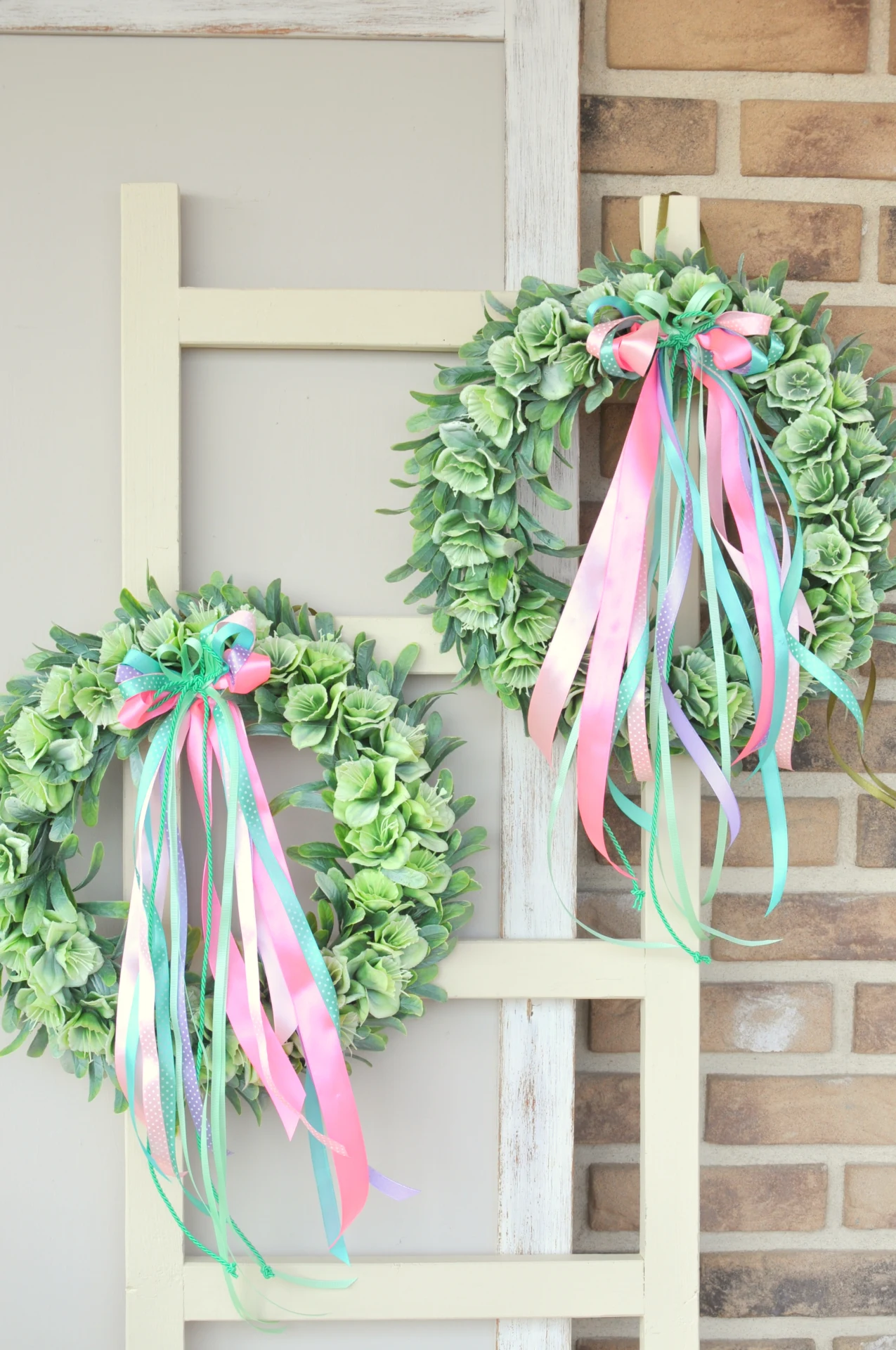 veniec s pastelovými stuhami