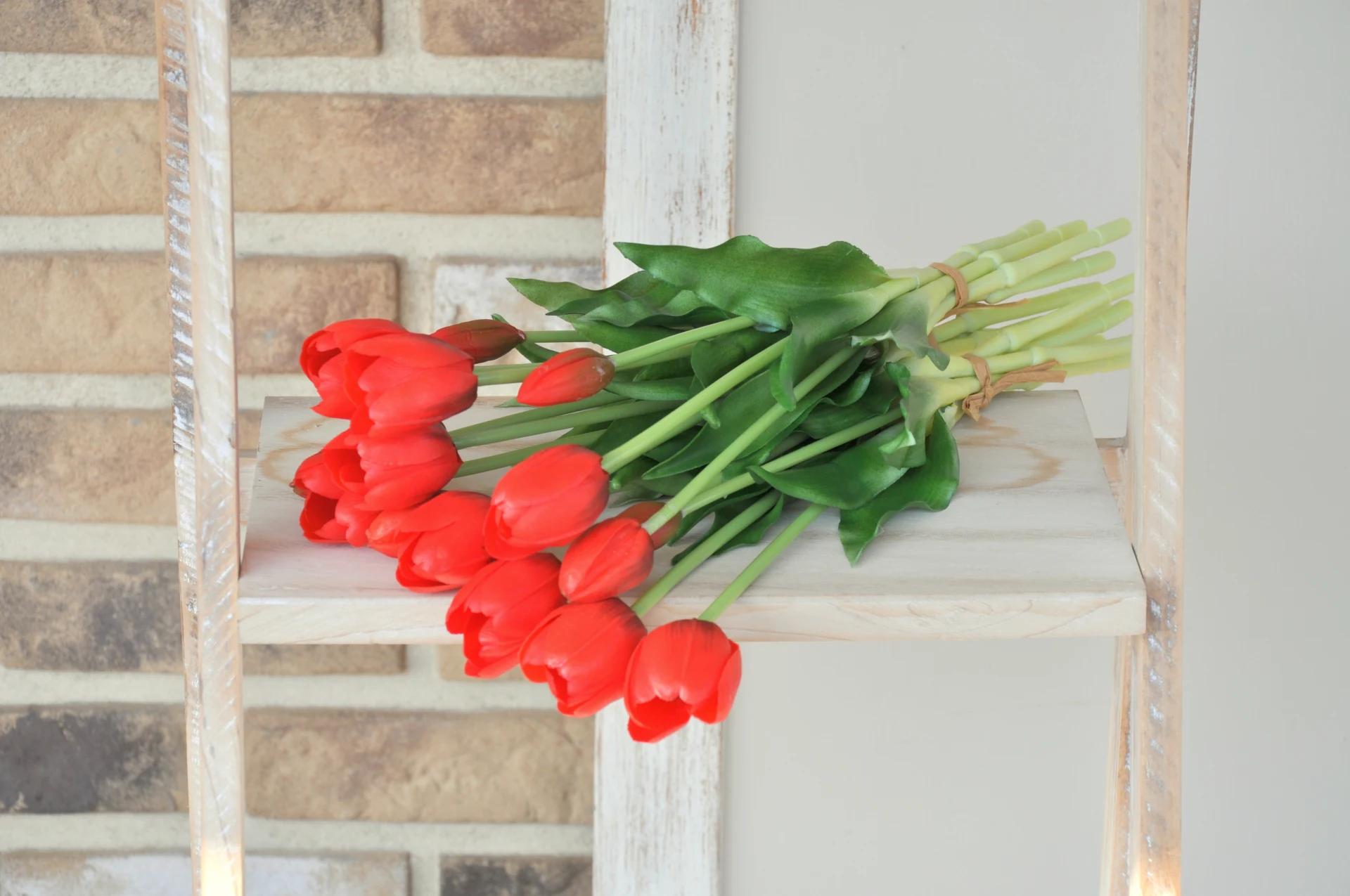 Kytica červených tulipánov, umelá, zväzok 5kusov 2