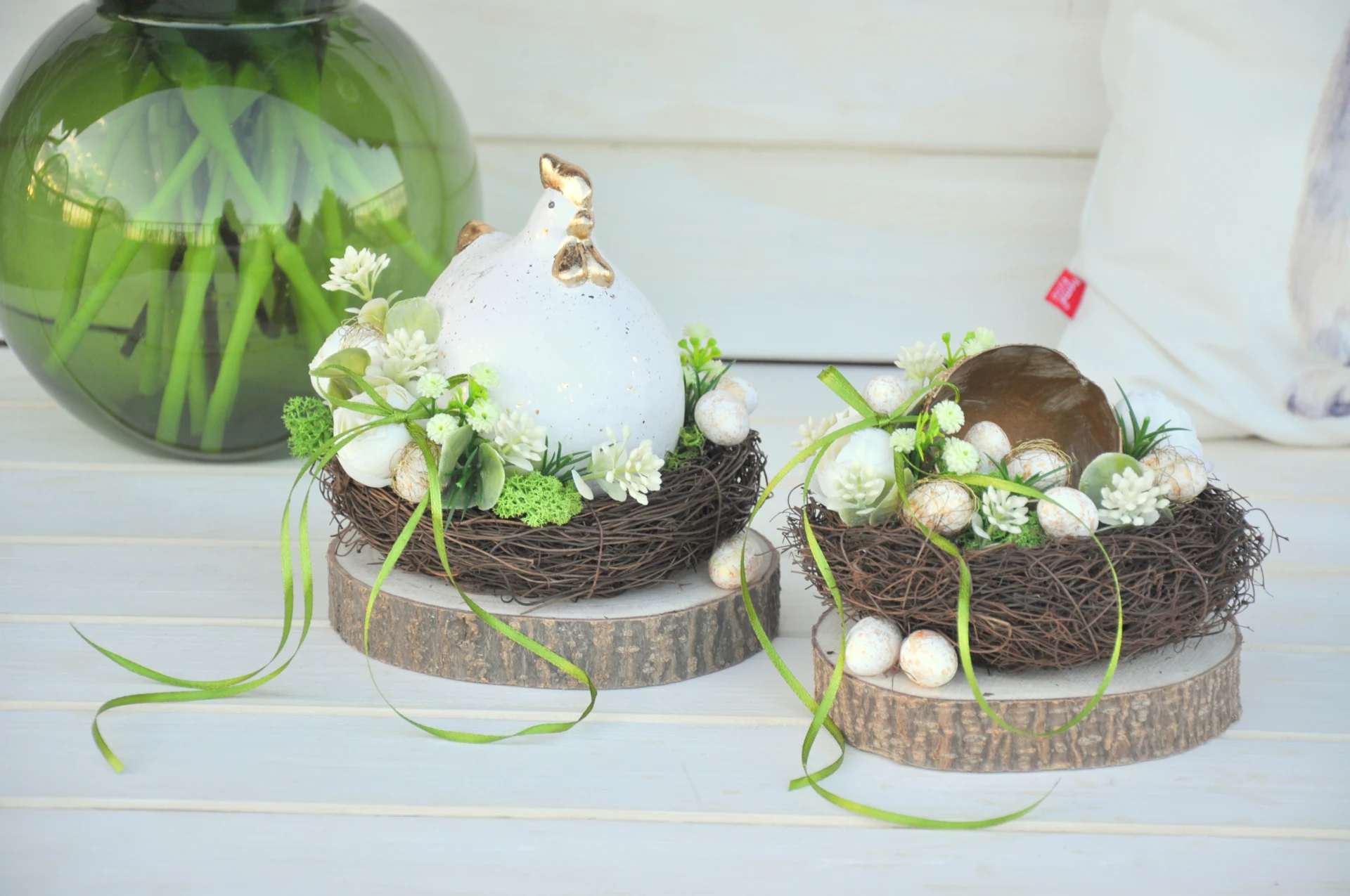 veľkonočná sada s vajíčkami a so sliepočkou