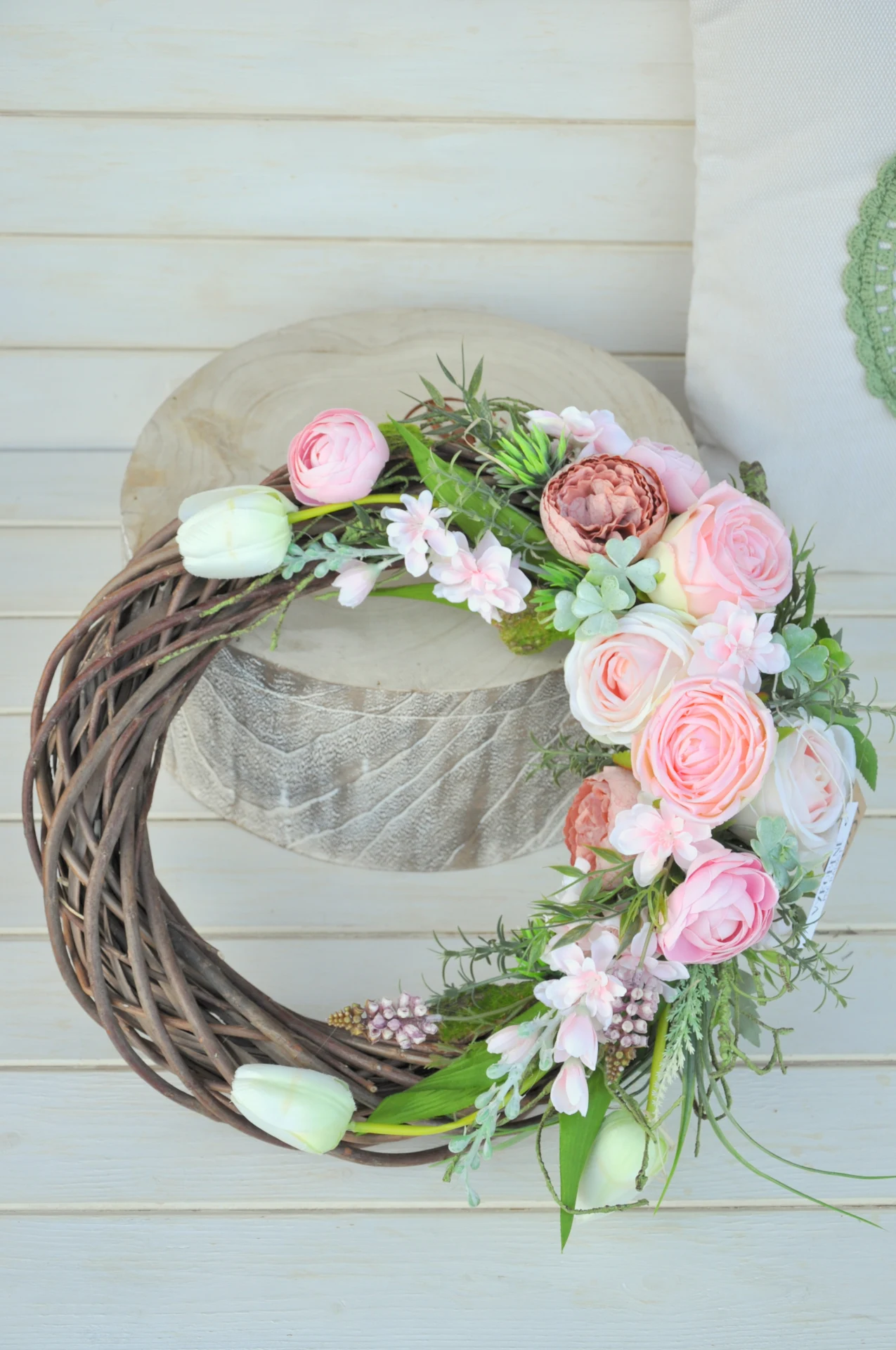 celoročný veniec, ruže, tulipány