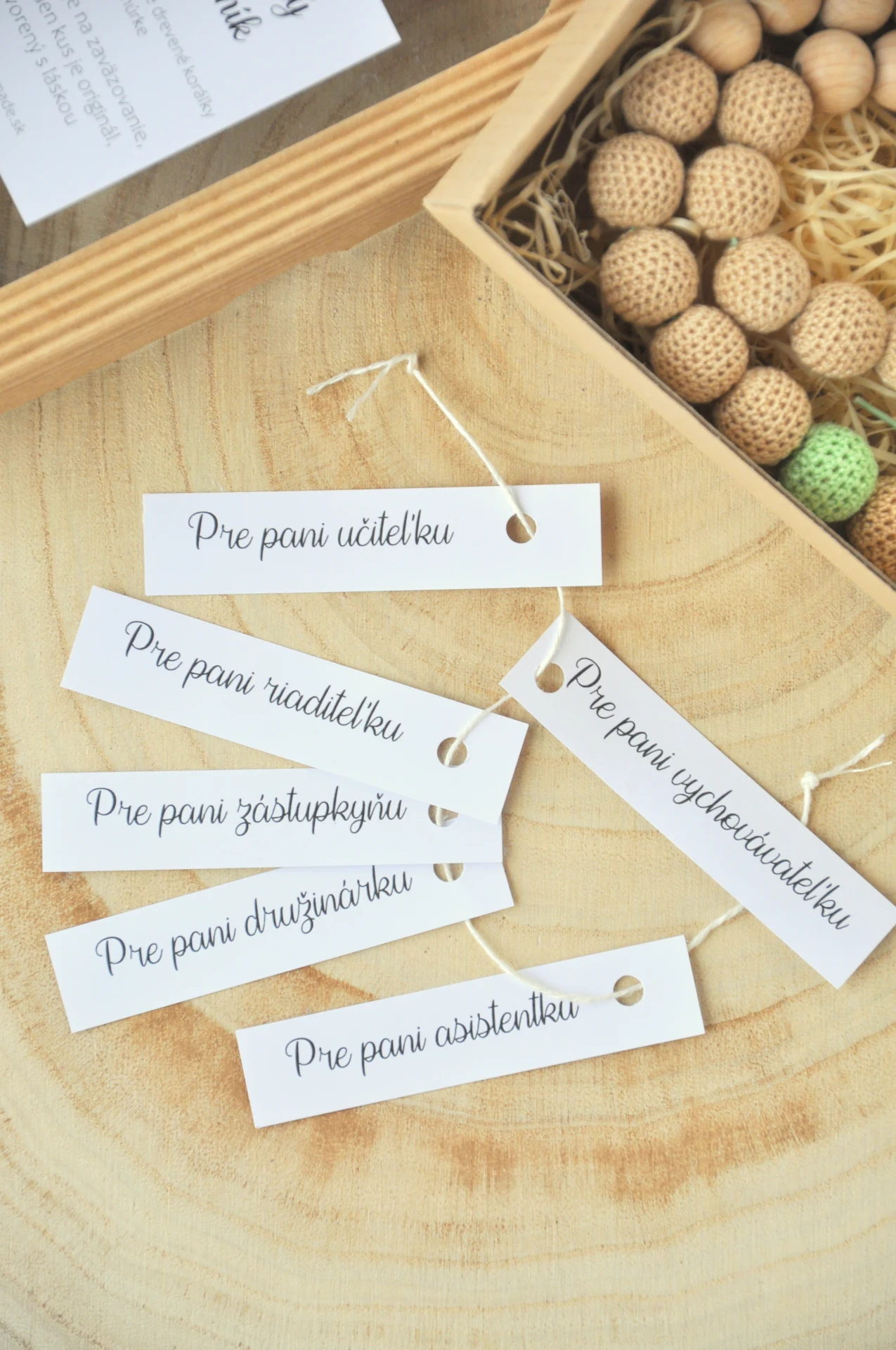 háčkovaný náhrdelník, zeleno-béžový 3