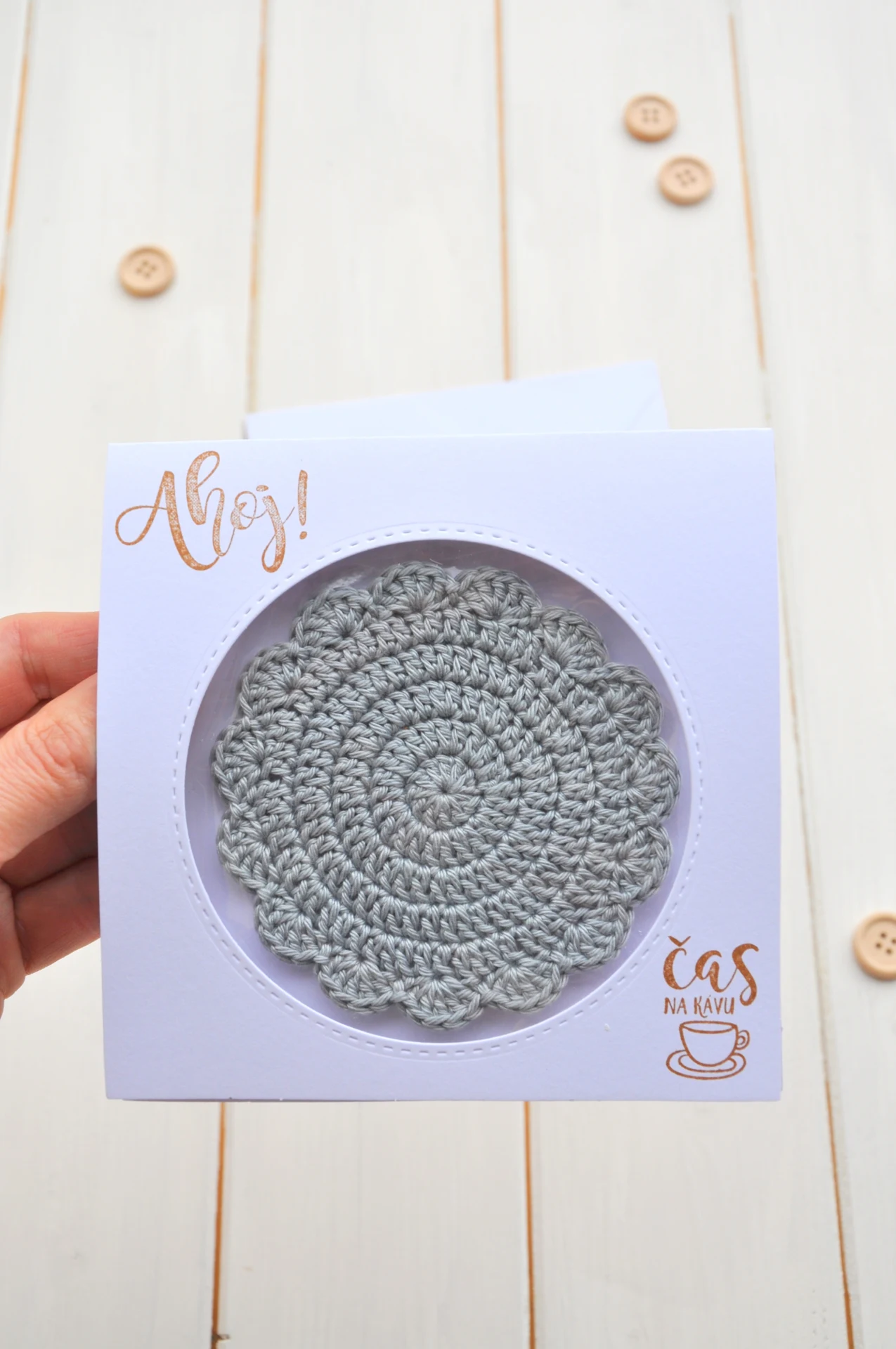 Šedá podšálka, otvárací pozdrav s obálkou