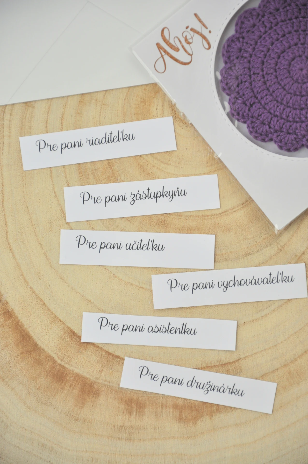 Tmavofialová podšálka, otvárací pozdrav s obálkou 2