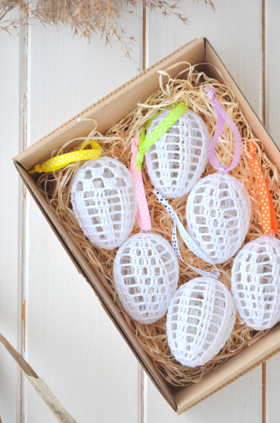 Sada háčkovaných vajíčok v krabičke, farebné stuhy 2